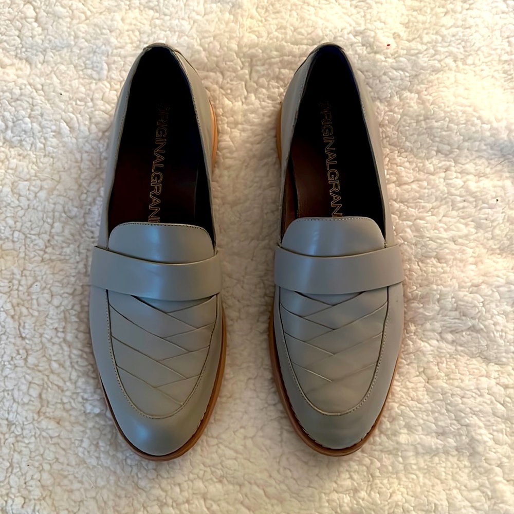Cole Haan size 9 Originalgrand grey shoes with beige detail